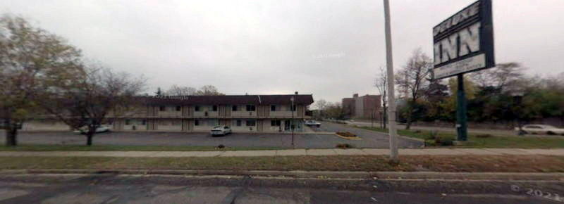 Riverside Motor Inn (Deluxe Inn, Riverside Manor) - 2008 Street View